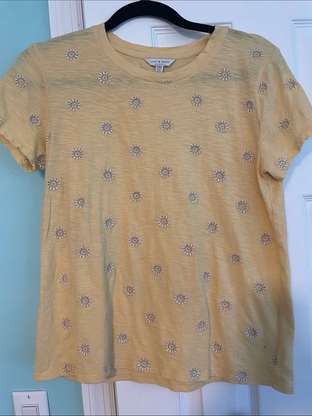 Lucky brand daisy tee
